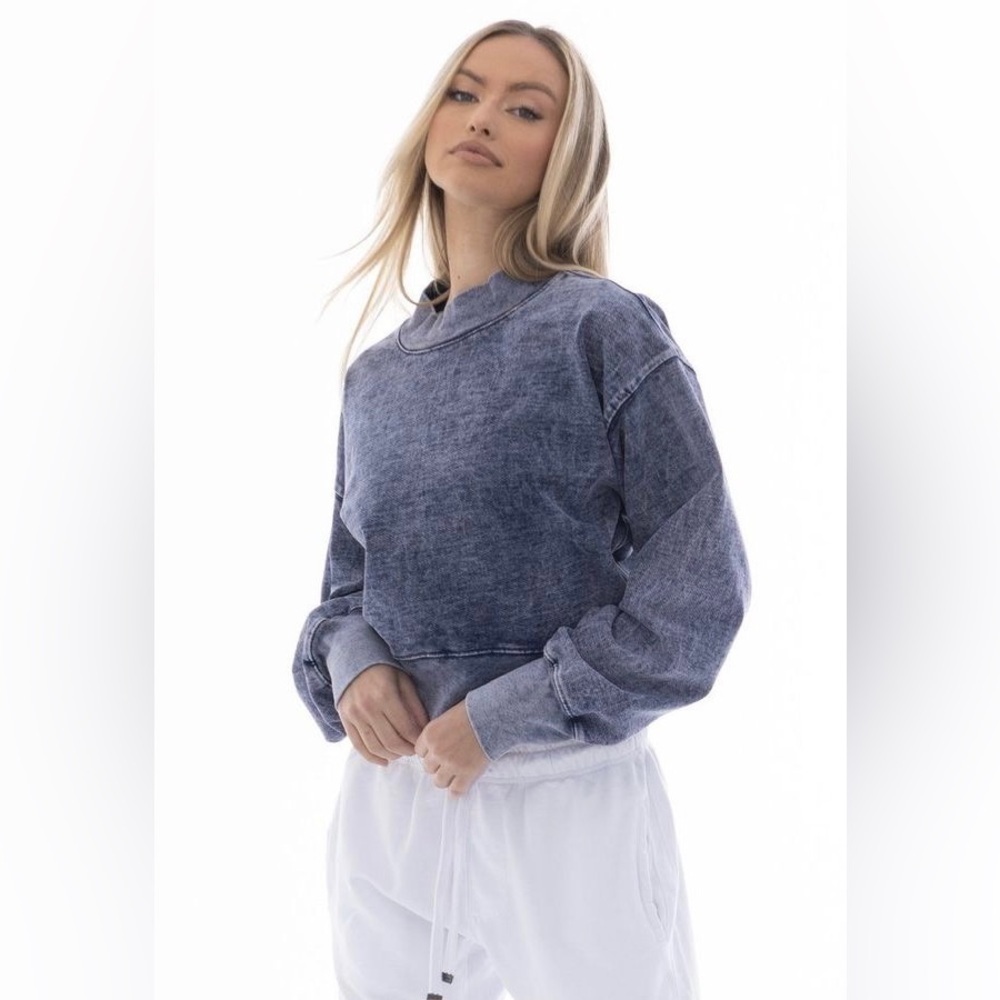 TALENTLESS Women's Mock Crewneck - Acid‎ Wash Blue S
